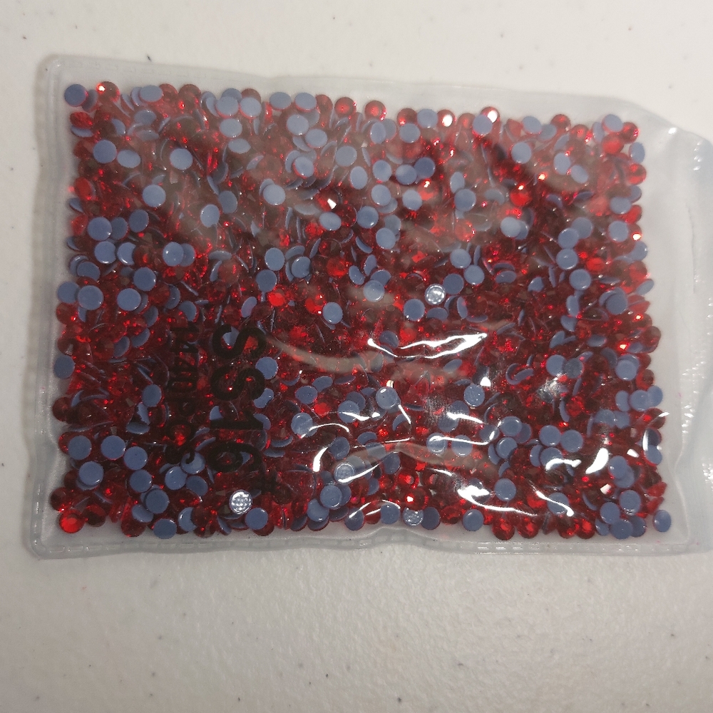 Red HotFix Rhinestones SS16 - Picture 2 of 3